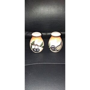 Tuscan Stoneware Salt & Pepper Shakers With Grapes & Garlic